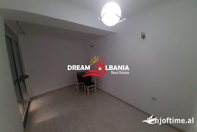Shtepi me qera Apartament ne Tirane, 3+1, Mobilimi E mobiluar, Pagesa 750  Euro.