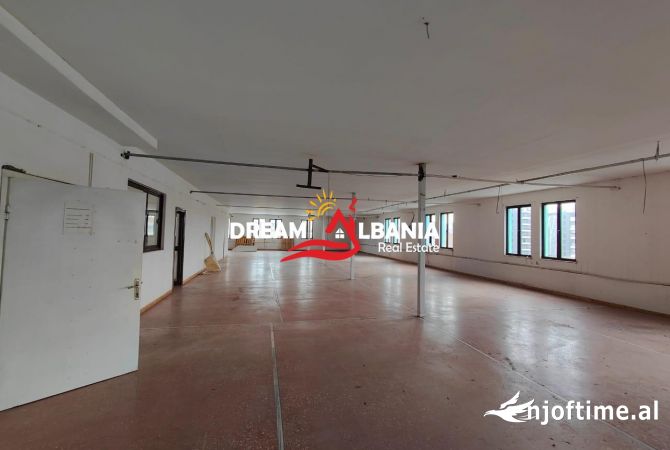 Ambient biznesi me qera 3+1 ne Tirane - 2,800 Euro