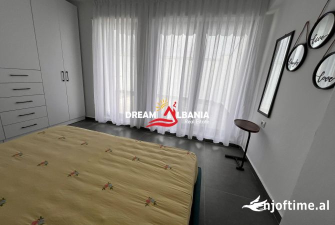 Shtepi me qera Apartament ne Tirane, 3+1, Mobilimi E mobiluar, Pagesa 1,000  Euro.