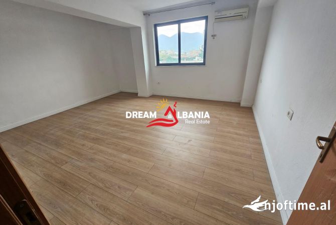 Ambient biznesi me qera 3+1 ne Tirane - 800 Euro