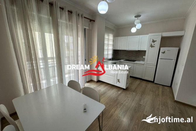 Shtepi me qera Apartament ne Tirane, 2+1, Mobilimi E mobiluar, Pagesa 700  Euro.