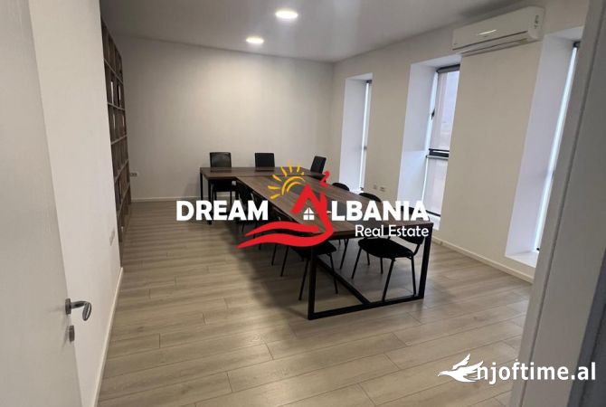 Ambient biznesi me qera 4+1 ne Tirane - 2,700 Euro