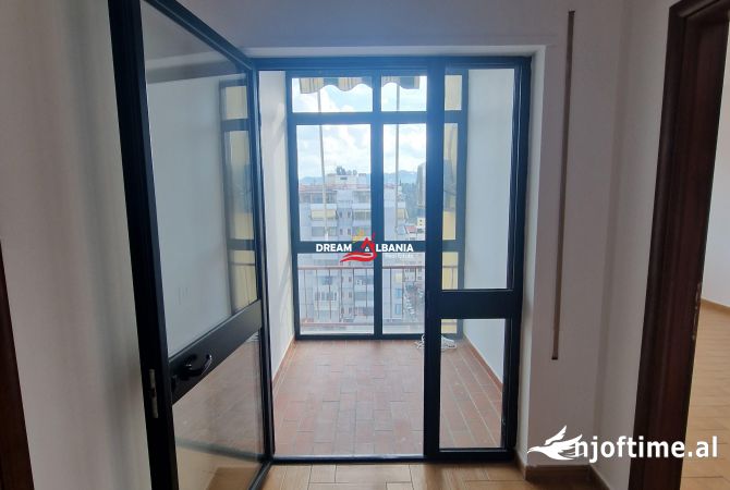 Ambient biznesi me qera 3+1 ne Tirane - 150,000 Leke