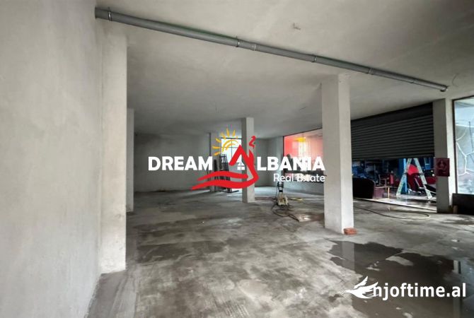 Ambiente Commerciale in Affitto 4+1 a Tirana - 1,200 Euro