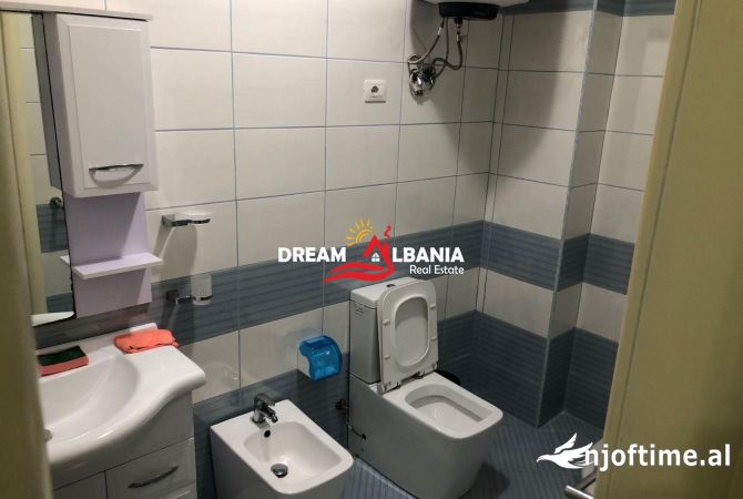 Shtepi me qera Apartament ne Tirane, 3+1, Mobilimi E mobiluar, Pagesa 550  Euro.