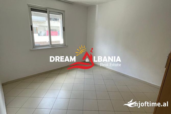Shtepi ne shitje Apartament ne Tirane, 1+1, Mobilimi Bosh, pa mobiluar, Pagesa 95,000  Euro.