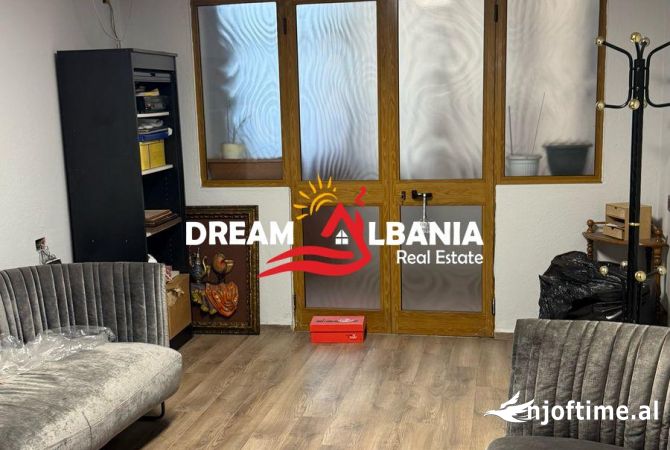 Shtepi me qera Apartament ne Tirane, 2+1, Mobilimi E mobiluar, Pagesa 900  Euro.