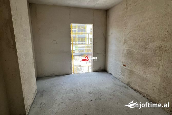 Shtepi ne shitje Apartament ne Tirane, 2+1, Mobilimi Bosh, pa mobiluar, Pagesa 116,000  Euro.