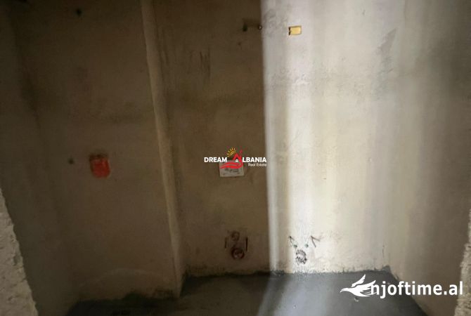 Shtepi ne shitje Apartament ne Tirane, 2+1, Mobilimi Bosh, pa mobiluar, Pagesa 116,000  Euro.