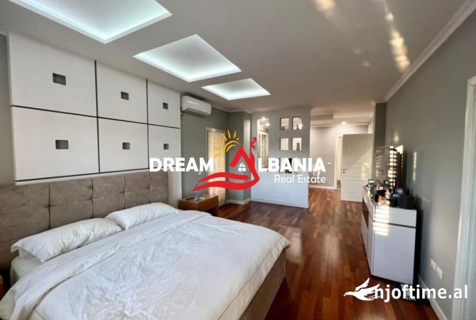 Shtepi me qera Vila Luksoze ne Tirane, 3+1, Mobilimi E mobiluar, Pagesa 2,500  Euro.