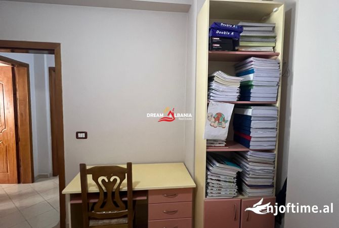 Shtepi ne shitje Apartament ne Tirane, 2+1, Mobilimi E mobiluar, Pagesa 130,000  Euro.