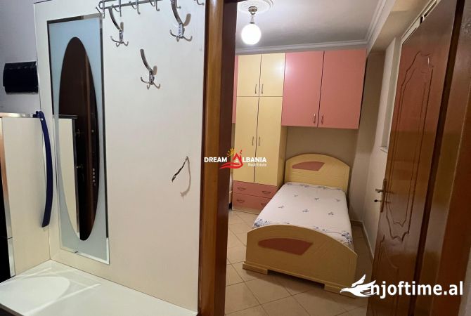 Shtepi ne shitje Apartament ne Tirane, 2+1, Mobilimi E mobiluar, Pagesa 130,000  Euro.