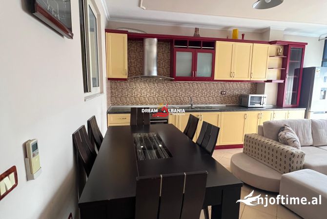 Shtepi ne shitje Apartament ne Tirane, 2+1, Mobilimi E mobiluar, Pagesa 130,000  Euro.