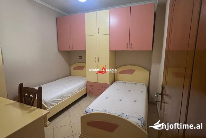 Shtepi ne shitje Apartament ne Tirane, 2+1, Mobilimi E mobiluar, Pagesa 130,000  Euro.
