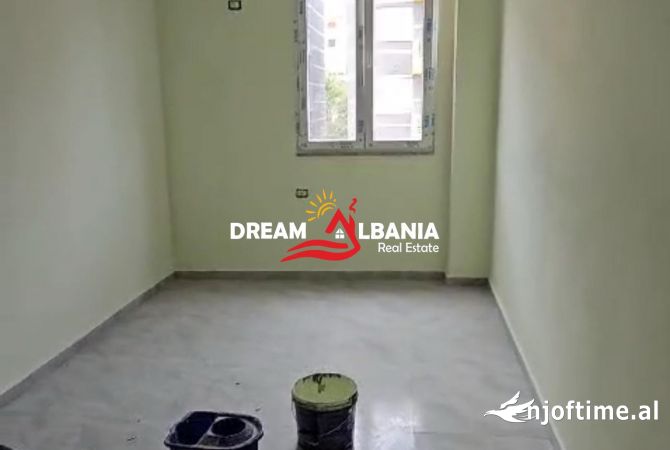 Shtepi ne shitje Apartament ne Tirane, 2+1, Mobilimi Bosh, pa mobiluar, Pagesa 118,000  Euro.