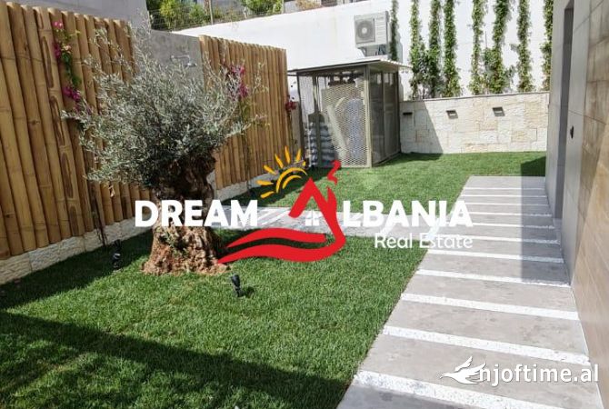 Shtepi ne shitje Vila Luksoze ne Himare, 3+1, Mobilimi E mobiluar, Pagesa 1,500,000  Euro.