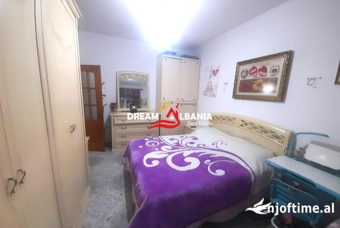 Shtepi ne shitje Apartament ne Tirane, 2+1, Mobilimi Bosh, pa mobiluar, Pagesa 150,000  Euro.