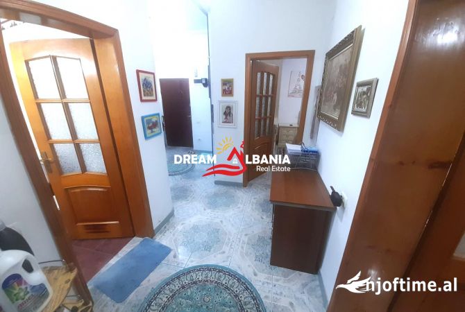 Shtepi ne shitje Apartament ne Tirane, 2+1, Mobilimi Bosh, pa mobiluar, Pagesa 150,000  Euro.