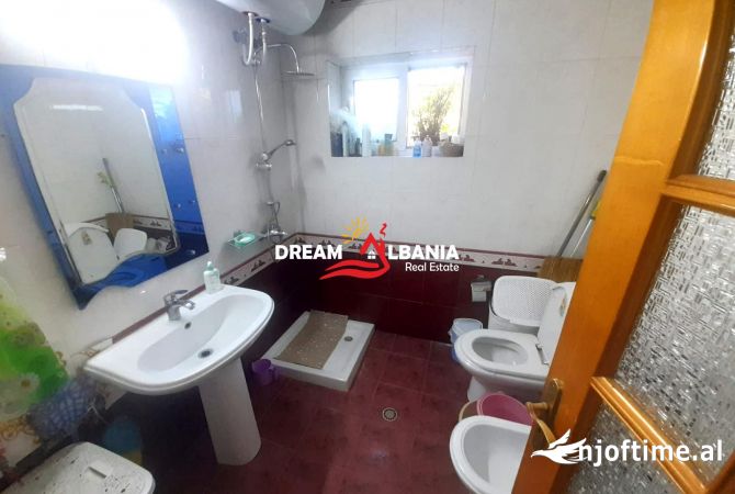 Shtepi ne shitje Apartament ne Tirane, 2+1, Mobilimi Bosh, pa mobiluar, Pagesa 150,000  Euro.