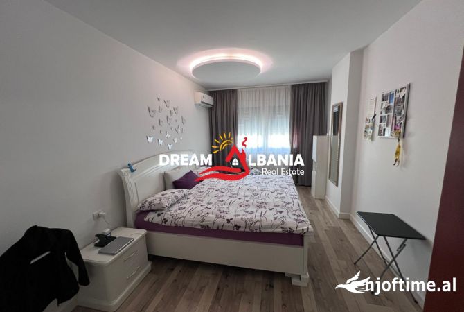 Shtepi ne shitje Apartament ne Tirane, 2+1, Mobilimi E mobiluar, Pagesa 175,000  Euro.
