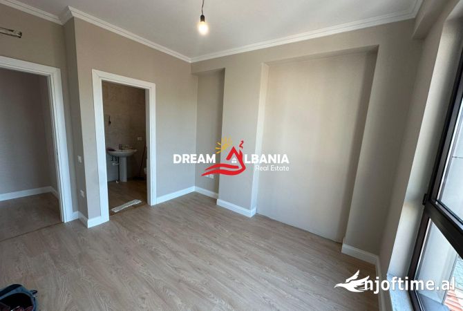 Zyre me qera ne zonen e Myslym Shyrit, prane gjimnazit Arben Broci (ID 42215019)