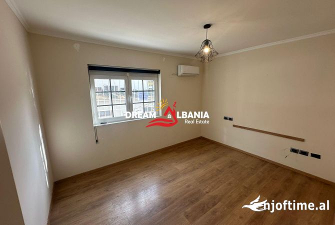 Ambjent zyre me qera ne rrugen Myslym Shyri, tek Shallvaret (ID 4261962)