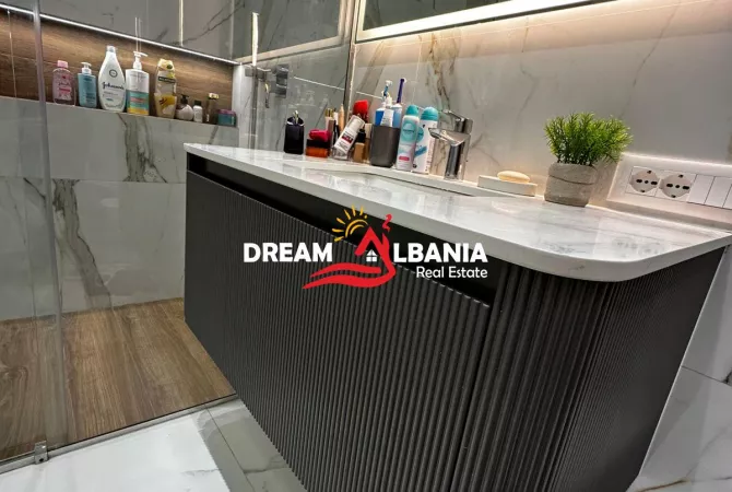 Shtepi ne shitje Apartament ne Tirane, 2+1, Mobilimi E mobiluar, Pagesa 248,000  Euro.