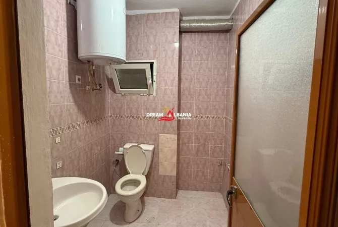 Shtepi ne shitje Apartament ne Tirane, 3+1, Mobilimi Bosh, pa mobiluar, Pagesa 248,000  Euro.