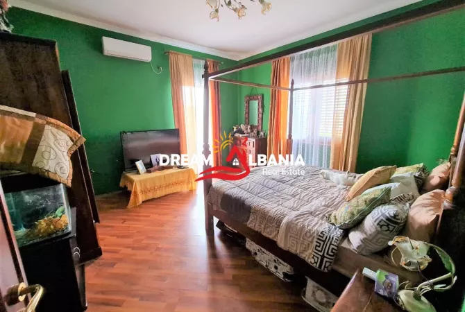 Shtepi ne shitje Vila Luksoze ne Tirane, 4+1, Mobilimi E mobiluar, Pagesa 320,000  Euro.