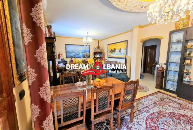 Shtepi ne shitje Vila Luksoze ne Tirane, 4+1, Mobilimi E mobiluar, Pagesa 320,000  Euro.