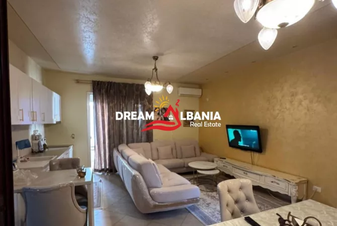 Shtepi ne shitje Apartament ne Vlore, 2+1, Mobilimi E mobiluar, Pagesa 180,000  Euro.