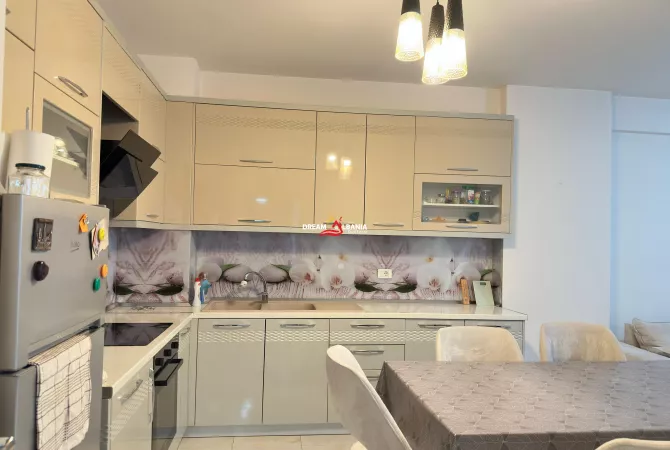 Shtepi me qera Apartament ne Tirane, 2+1, Mobilimi E mobiluar, Pagesa 800  Euro.