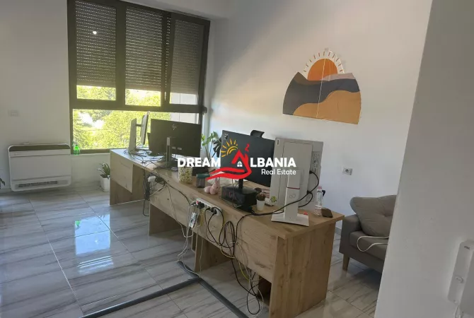 Ambient biznesi me qera 3+1 ne Tirane - 650 Euro