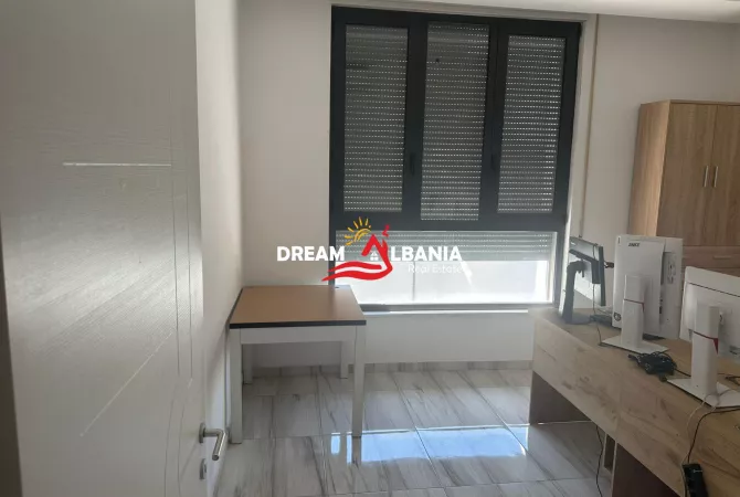 Ambient biznesi me qera 3+1 ne Tirane - 650 Euro