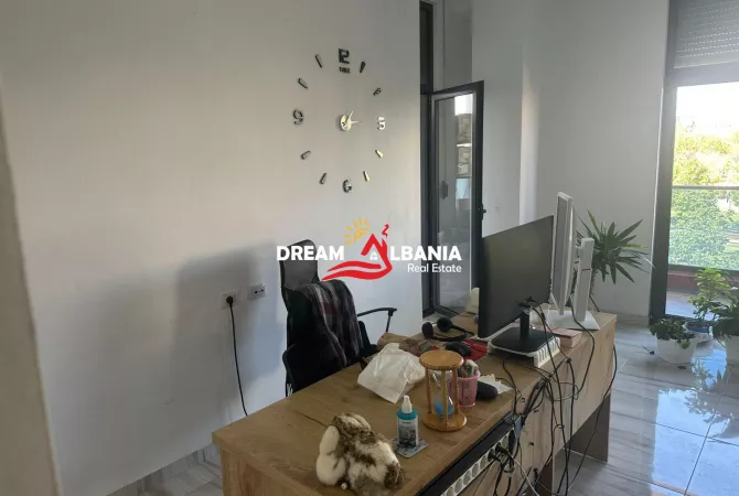 Ambjent 2+1 bosh per qera prane Fushes Sportit ne Ali Dem, Tirane (ID 42611351)