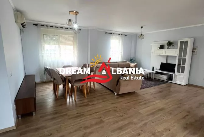 Shtepi ne shitje Apartament ne Tirane, 3+1, Mobilimi E mobiluar, Pagesa 345,000  Euro.