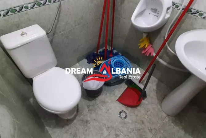 Ambiente Commerciale in Affitto 3+1 a Tirana - 800 Euro
