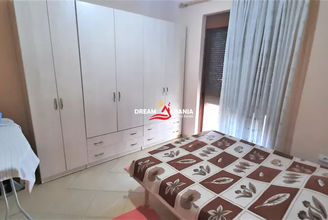 Shtepi me qera Apartament ne Tirane, 3+1, Mobilimi E mobiluar, Pagesa 1,000  Euro.