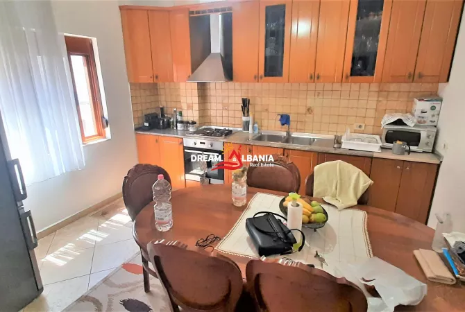 Shtepi me qera 3+1 ne Tirane - 1,000 Euro