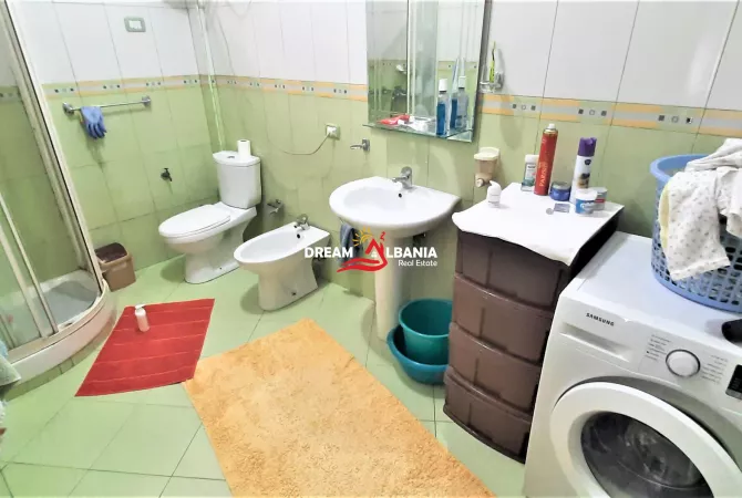 Shtepi me qera Apartament ne Tirane, 3+1, Mobilimi E mobiluar, Pagesa 1,000  Euro.