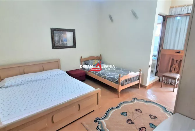 Shtepi me qera Apartament ne Tirane, 3+1, Mobilimi E mobiluar, Pagesa 1,000  Euro.