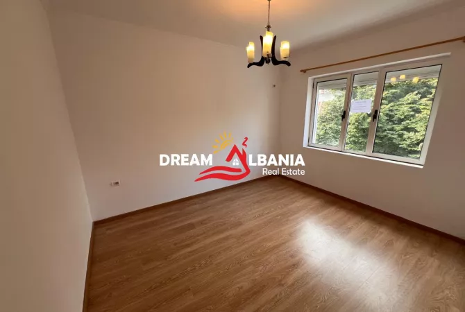 Shtepi me qera Apartament ne Tirane, 2+1, Mobilimi Bosh, pa mobiluar, Pagesa 500  Euro.