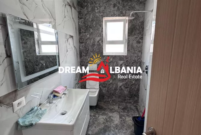 Shtepi ne shitje Apartament ne Tirane, 2+1, Mobilimi E mobiluar, Pagesa 147,000  Euro.
