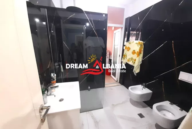 Shtepi ne shitje Apartament ne Tirane, 2+1, Mobilimi E mobiluar, Pagesa 137,000  Euro.