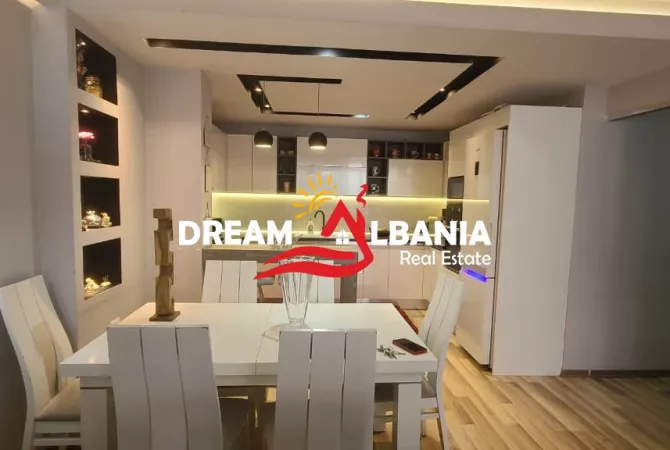 Shtepi me qera Apartament ne Tirane, 2+1, Mobilimi E mobiluar, Pagesa 1,000  Euro.