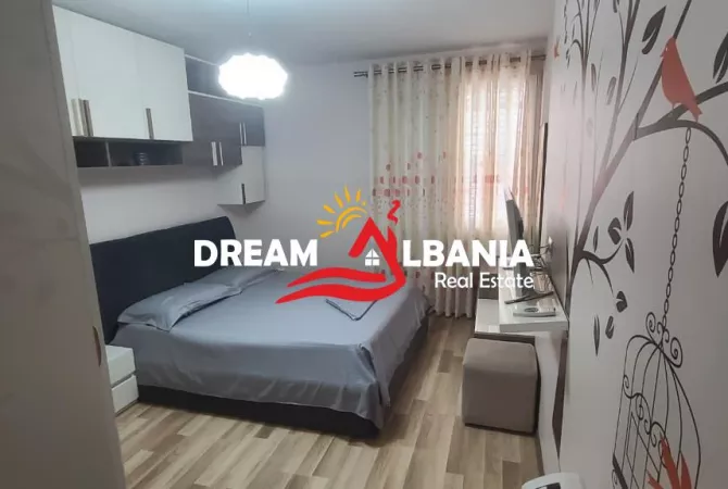 Shtepi me qera Apartament ne Tirane, 2+1, Mobilimi E mobiluar, Pagesa 1,000  Euro.