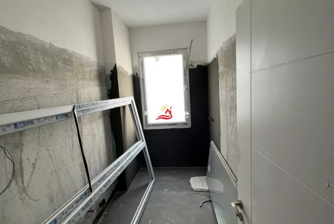 Shtepi ne shitje Apartament ne Tirane, 3+1, Mobilimi Bosh, pa mobiluar, Pagesa 98,000  Euro.