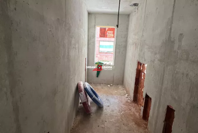 Shtepi ne shitje Apartament ne Tirane, 2+1, Mobilimi Bosh, pa mobiluar, Pagesa 110,000  Euro.