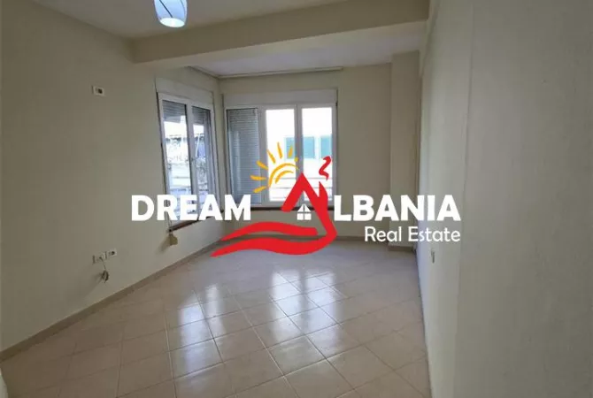 Shtepi ne shitje Apartament ne Tirane, 3+1, Mobilimi Bosh, pa mobiluar, Pagesa 280,000  Euro.