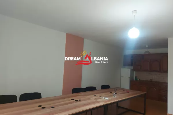 Ambient biznesi me qera 3+1 ne Tirane - 800 Euro